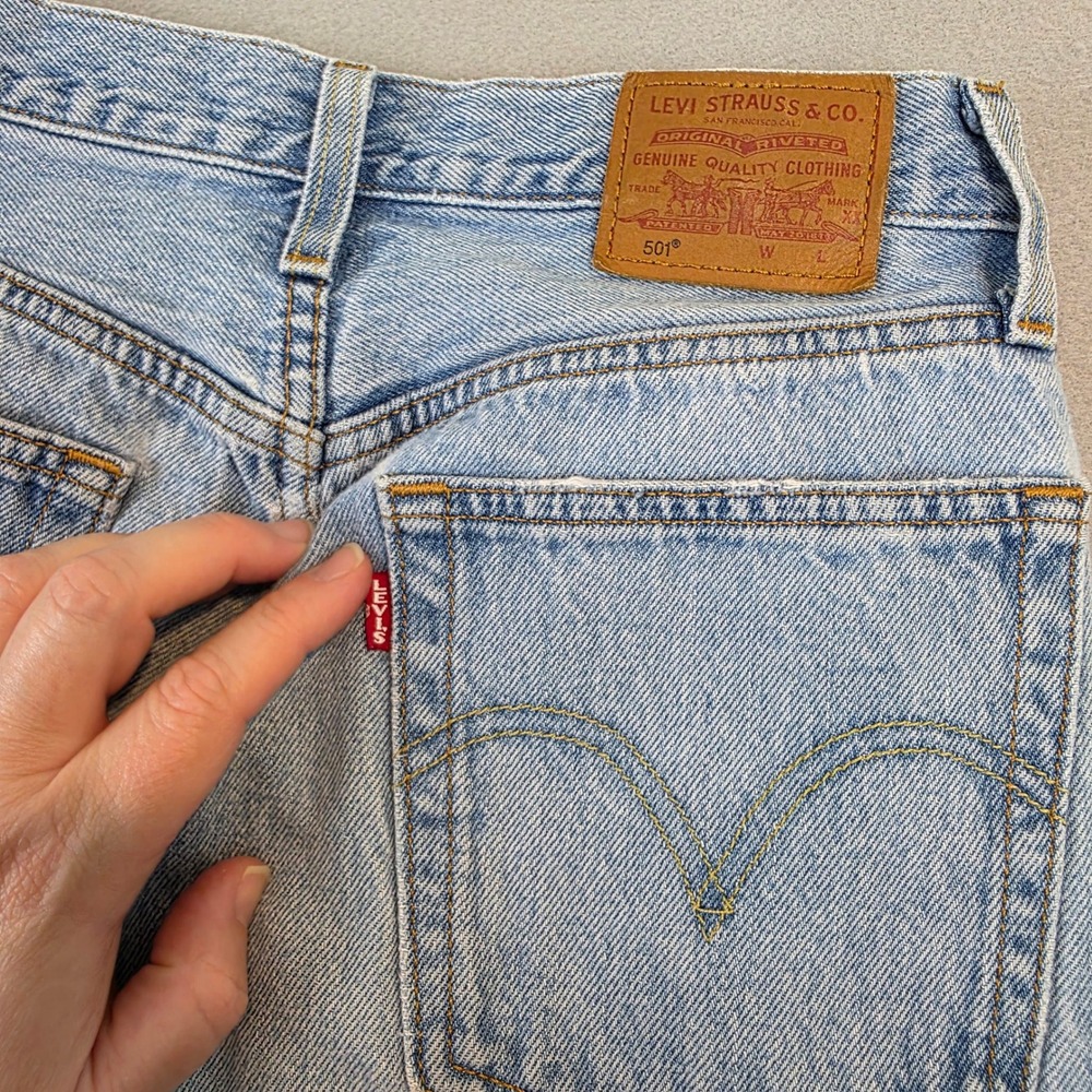 Levis Premium 501 Original Light Wash Denim Straight Leg Jeans Button Fly 26 - Picture 4 of 12